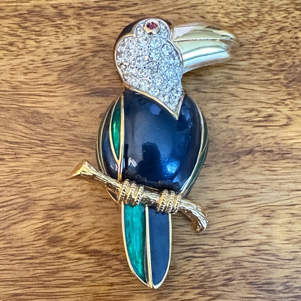 Vintage 22ct gold plated Brooch